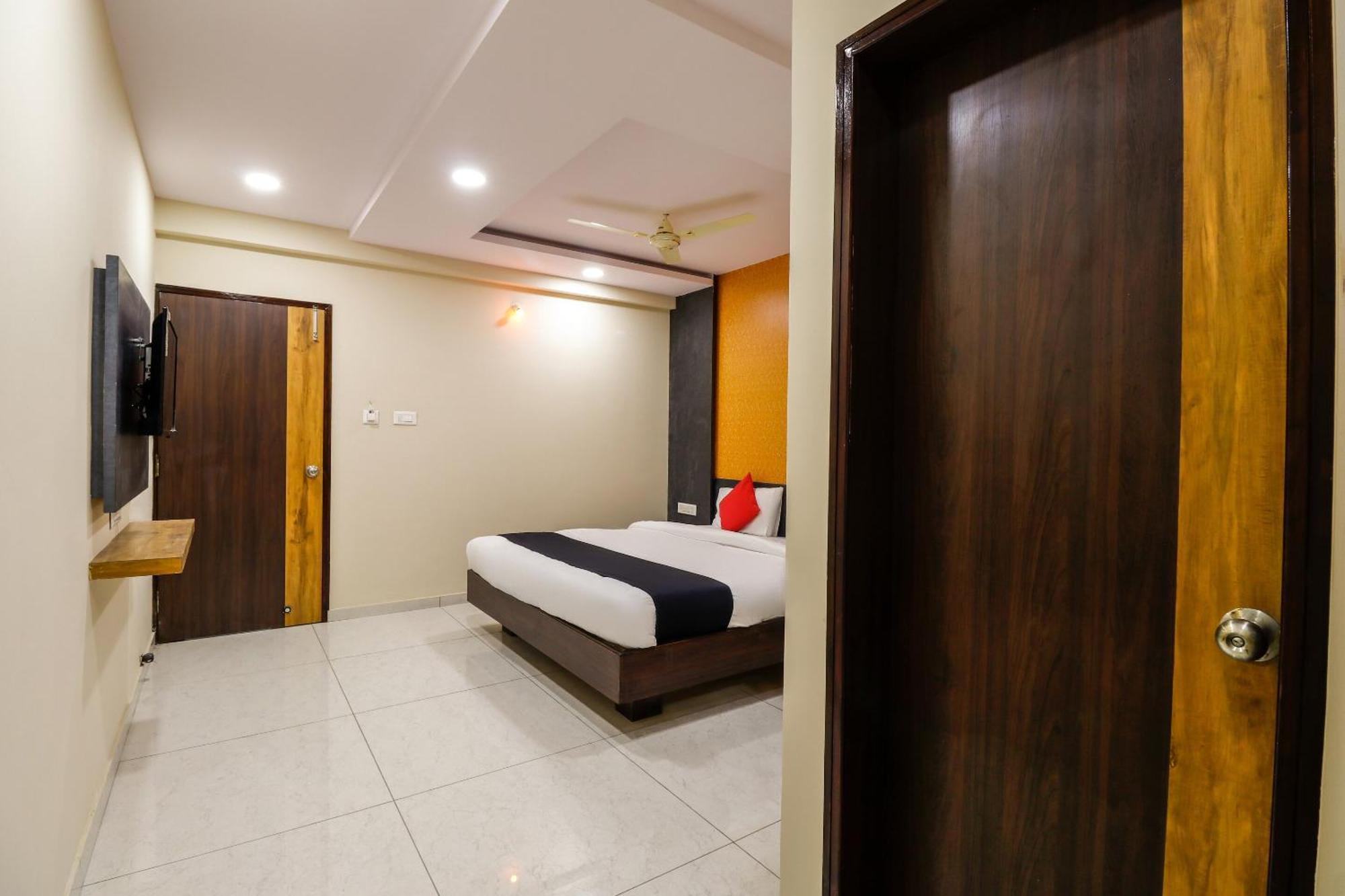 Capital O N R Residency Hotell Yelahanka Eksteriør bilde