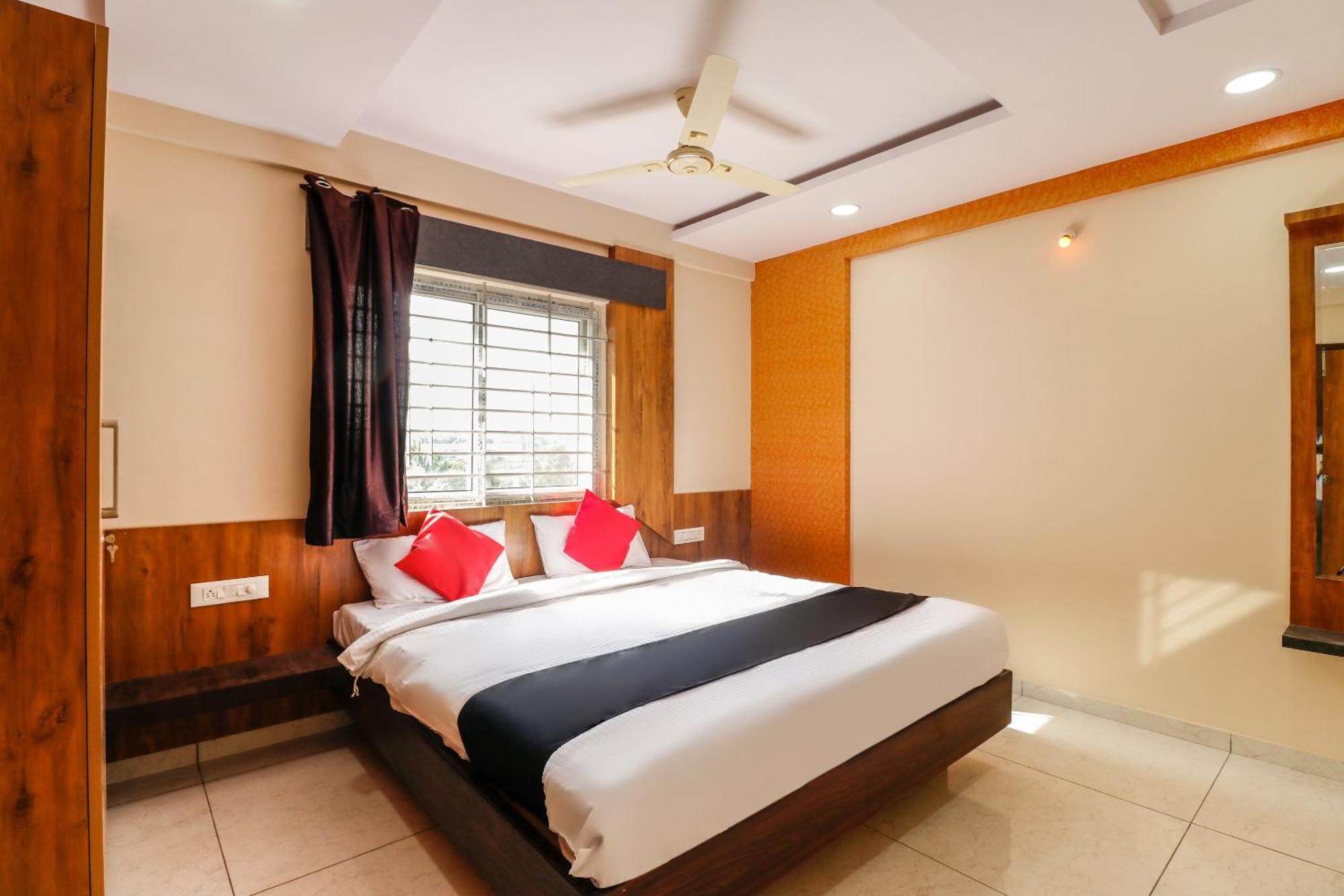 Capital O N R Residency Hotell Yelahanka Eksteriør bilde