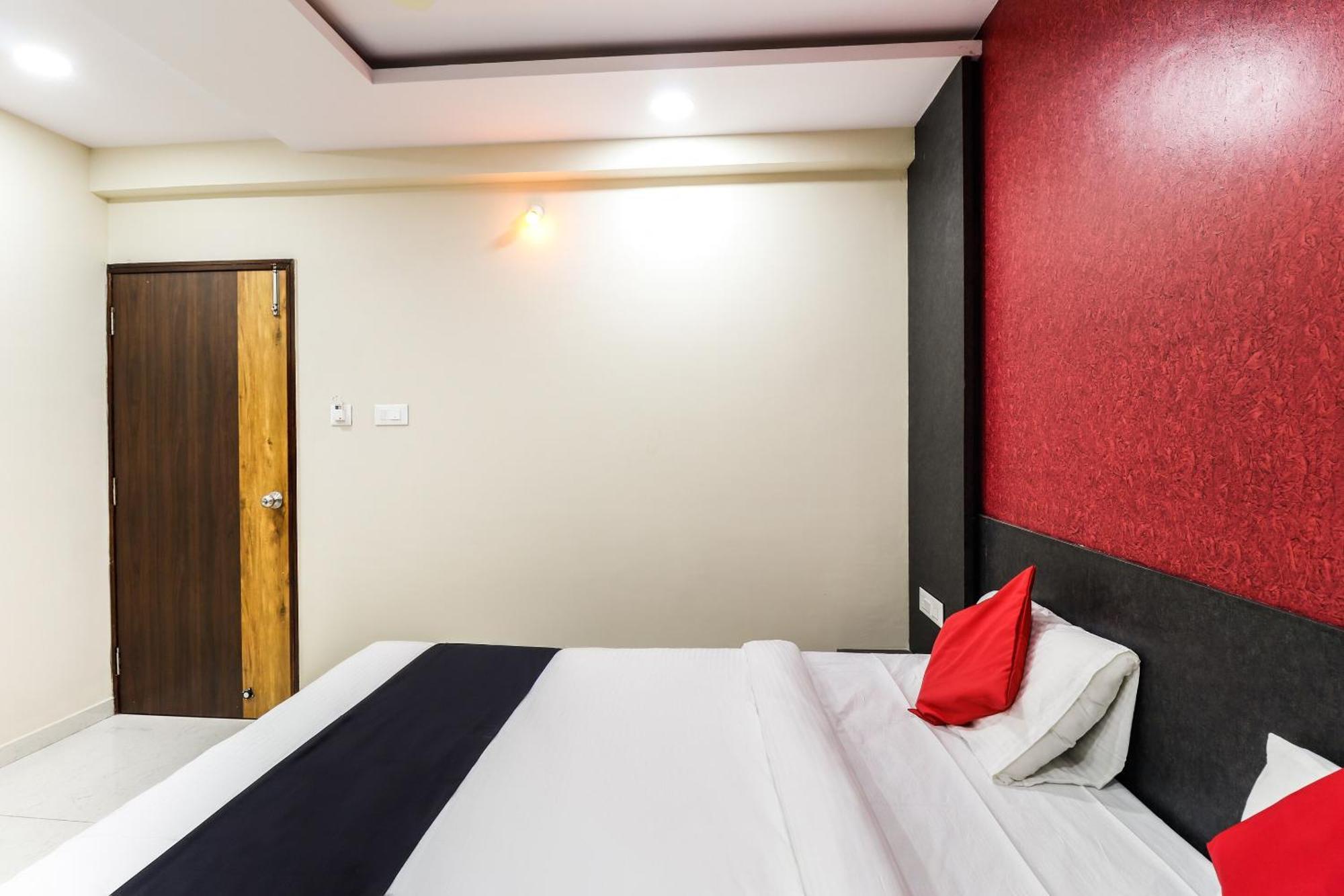 Capital O N R Residency Hotell Yelahanka Eksteriør bilde